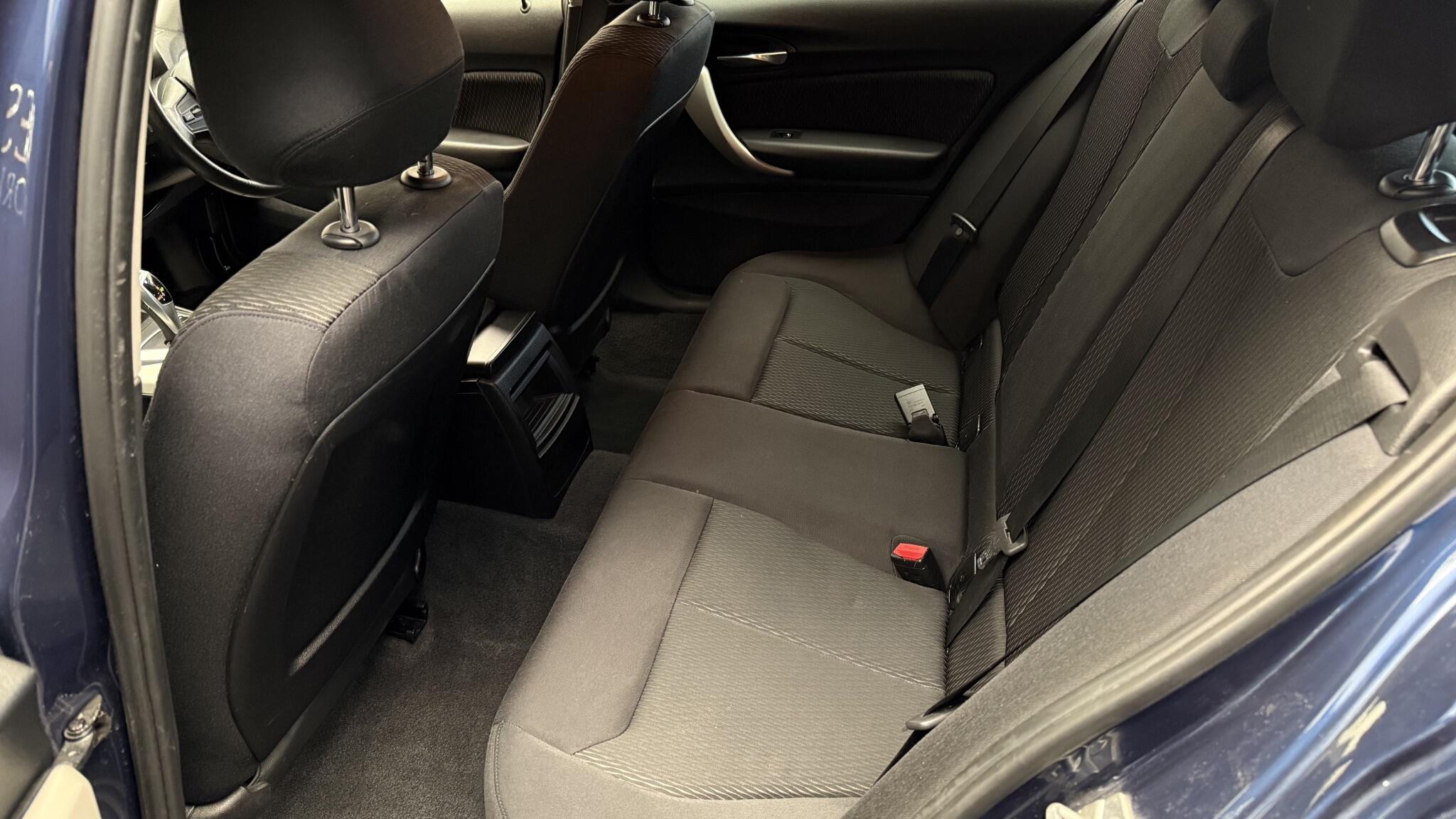 BMW 1 Series view 24