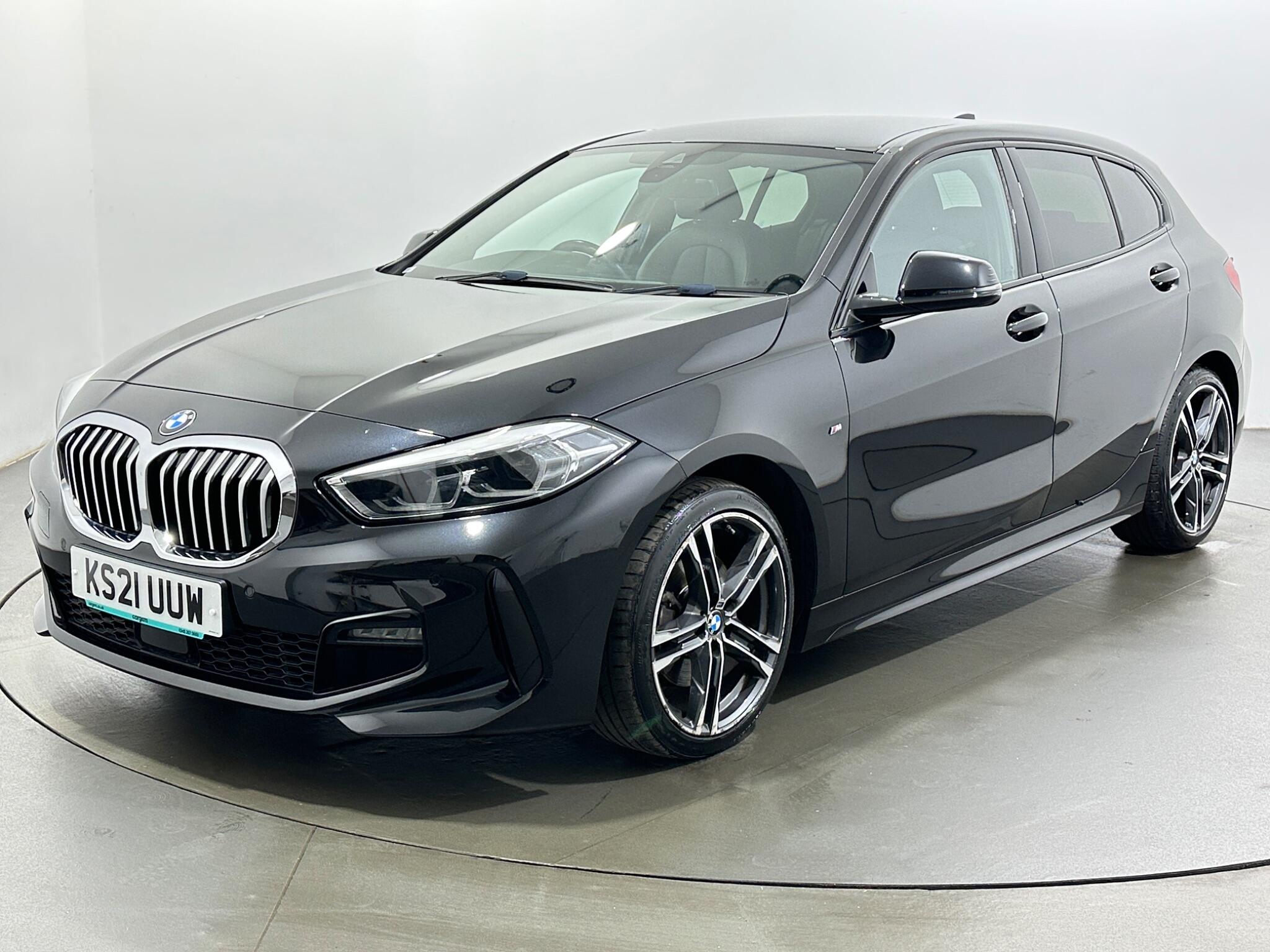 BMW 1 Series view 4