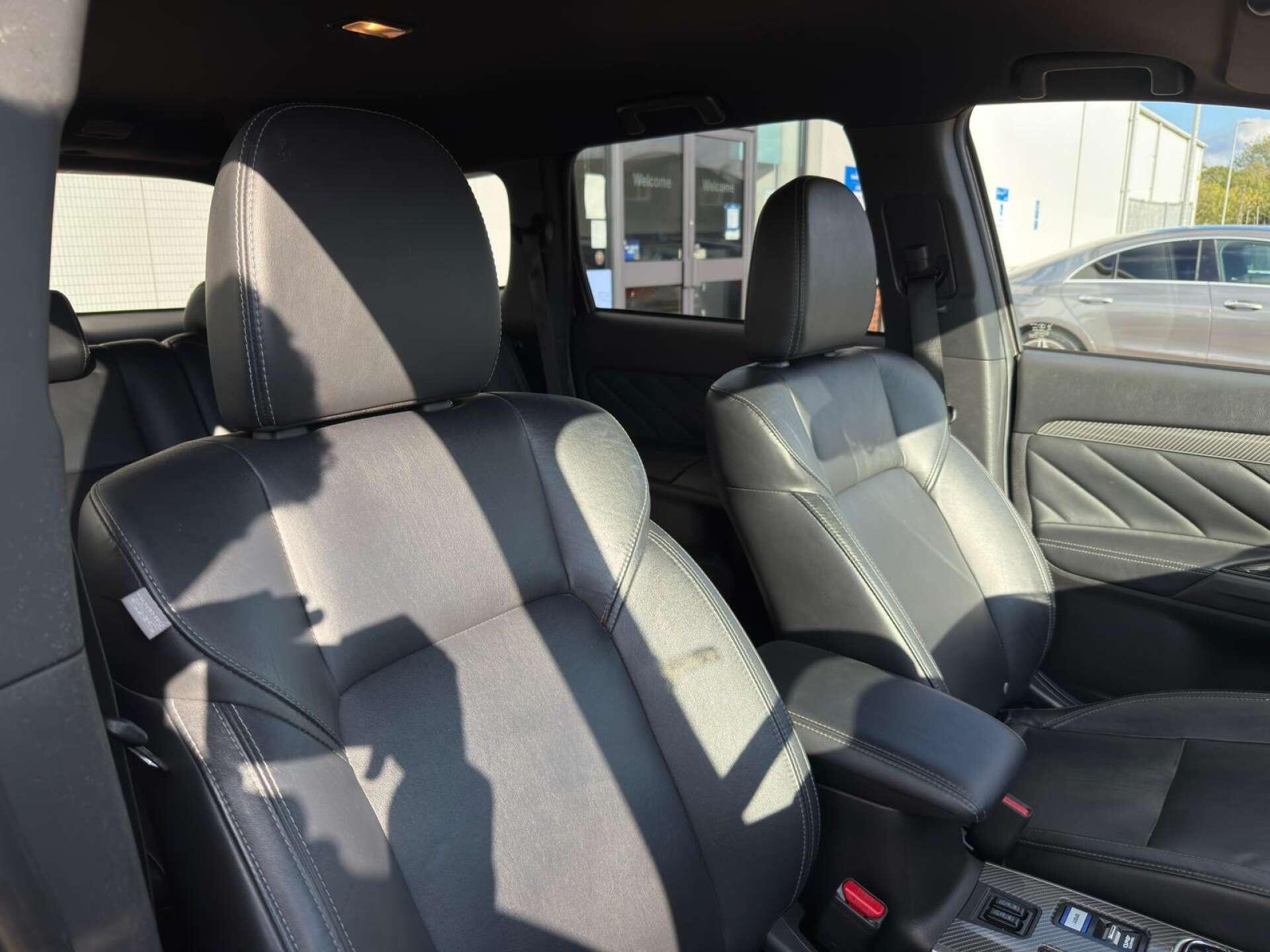 Mitsubishi Outlander view 13