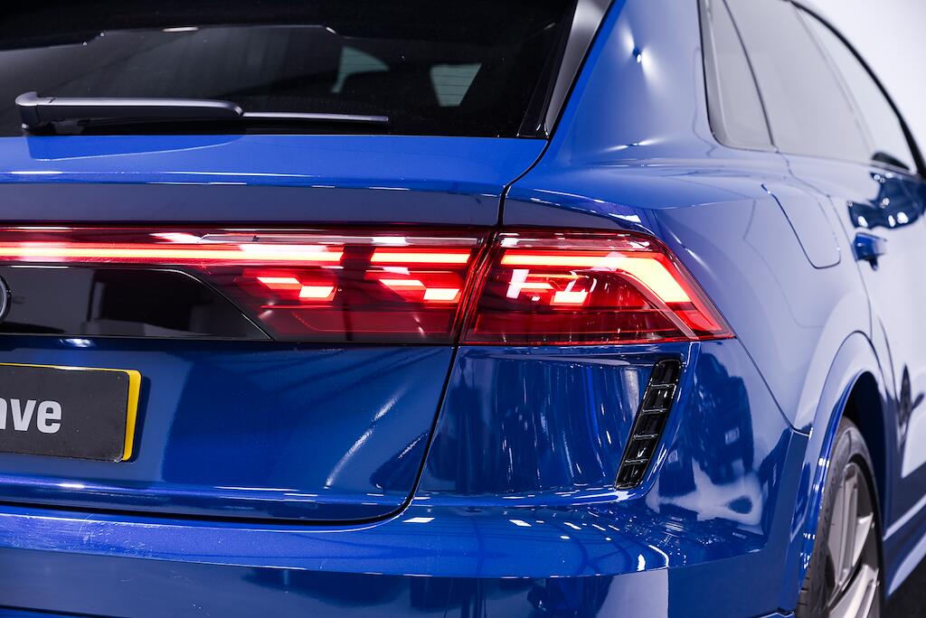 Audi RS Q8 view 13