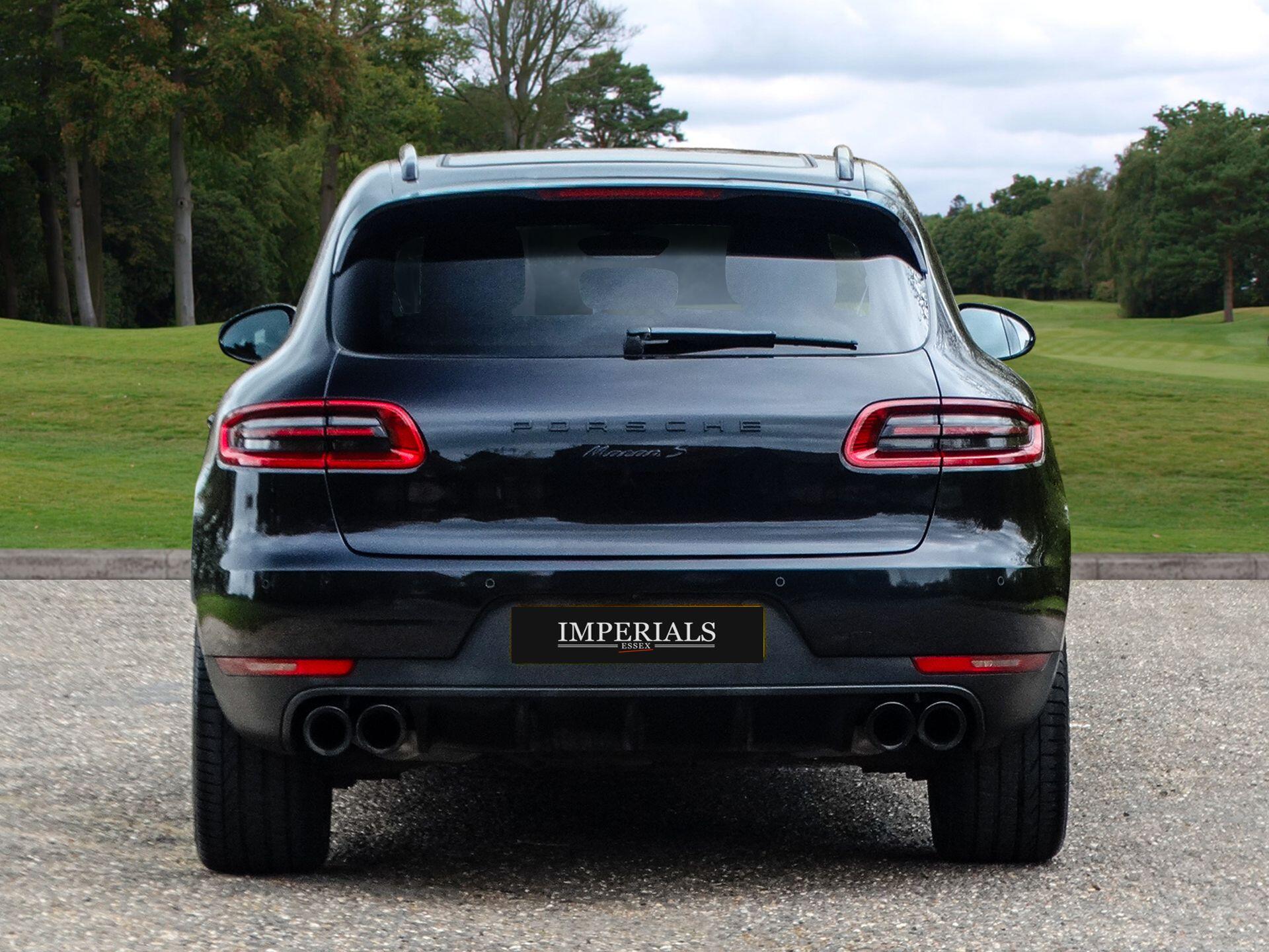 Porsche Macan view 11