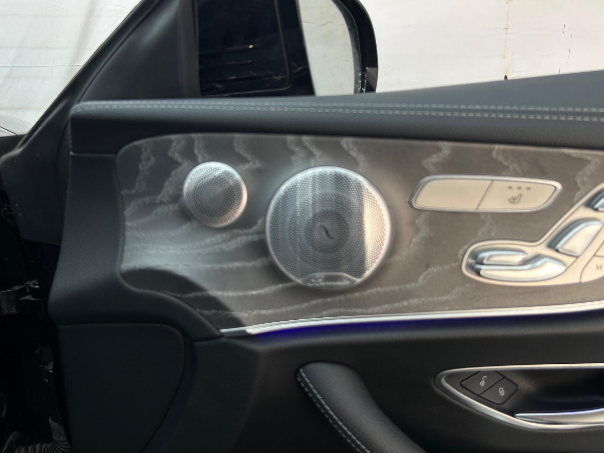 Mercedes-Benz E Class view 27