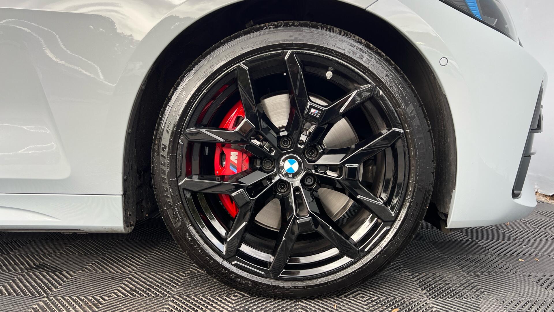 BMW 4 Series view 14