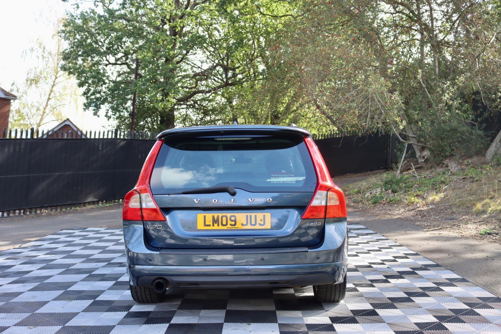 Volvo V70 view 10