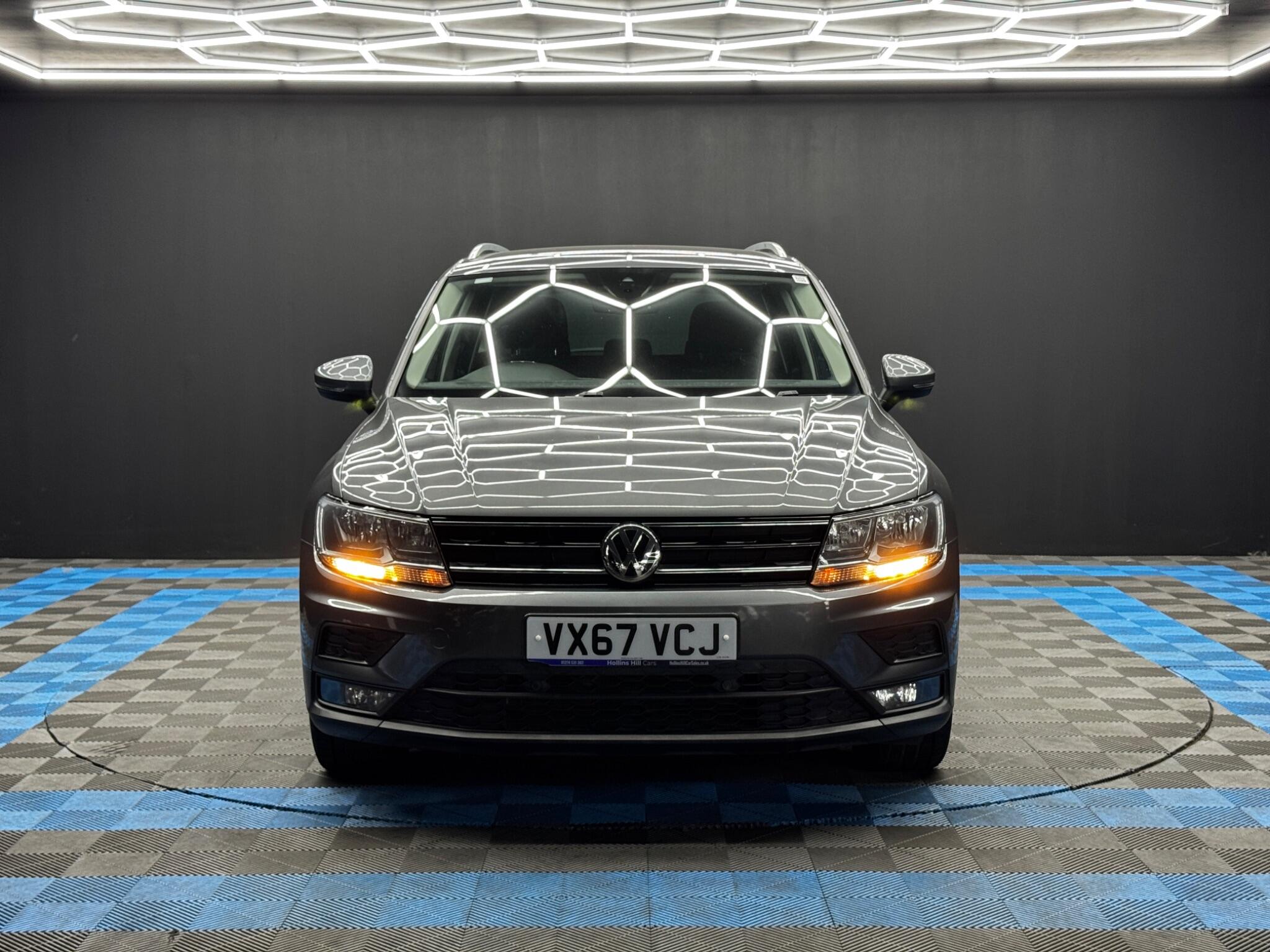 Volkswagen Tiguan view 2
