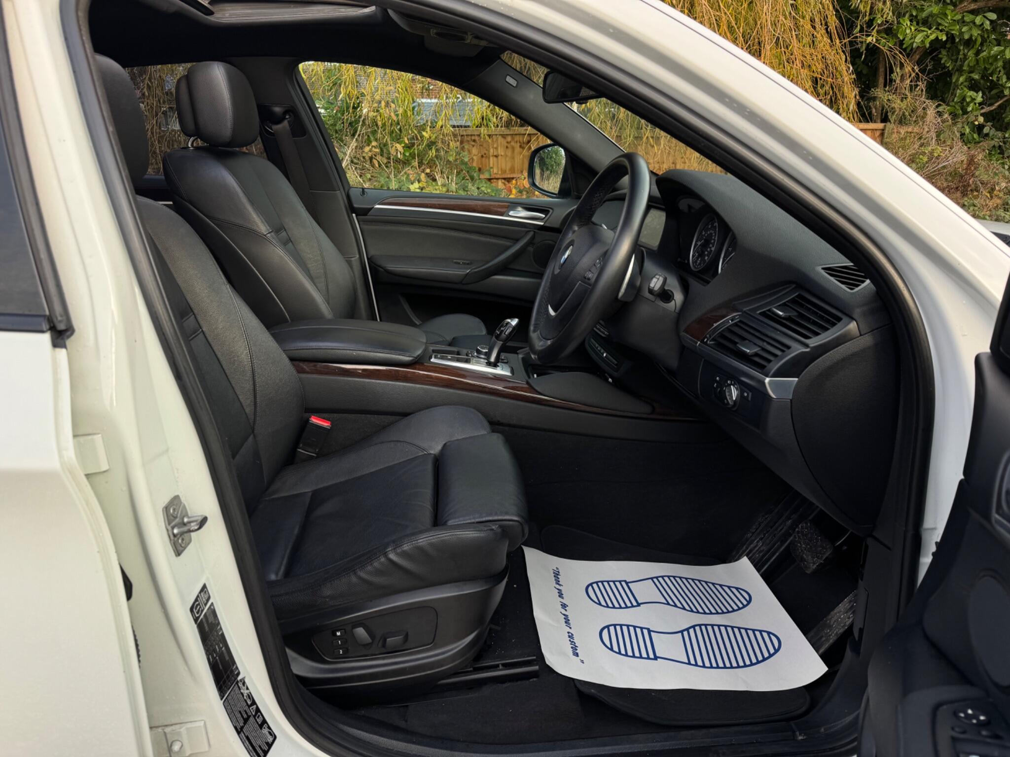 BMW X6 view 18