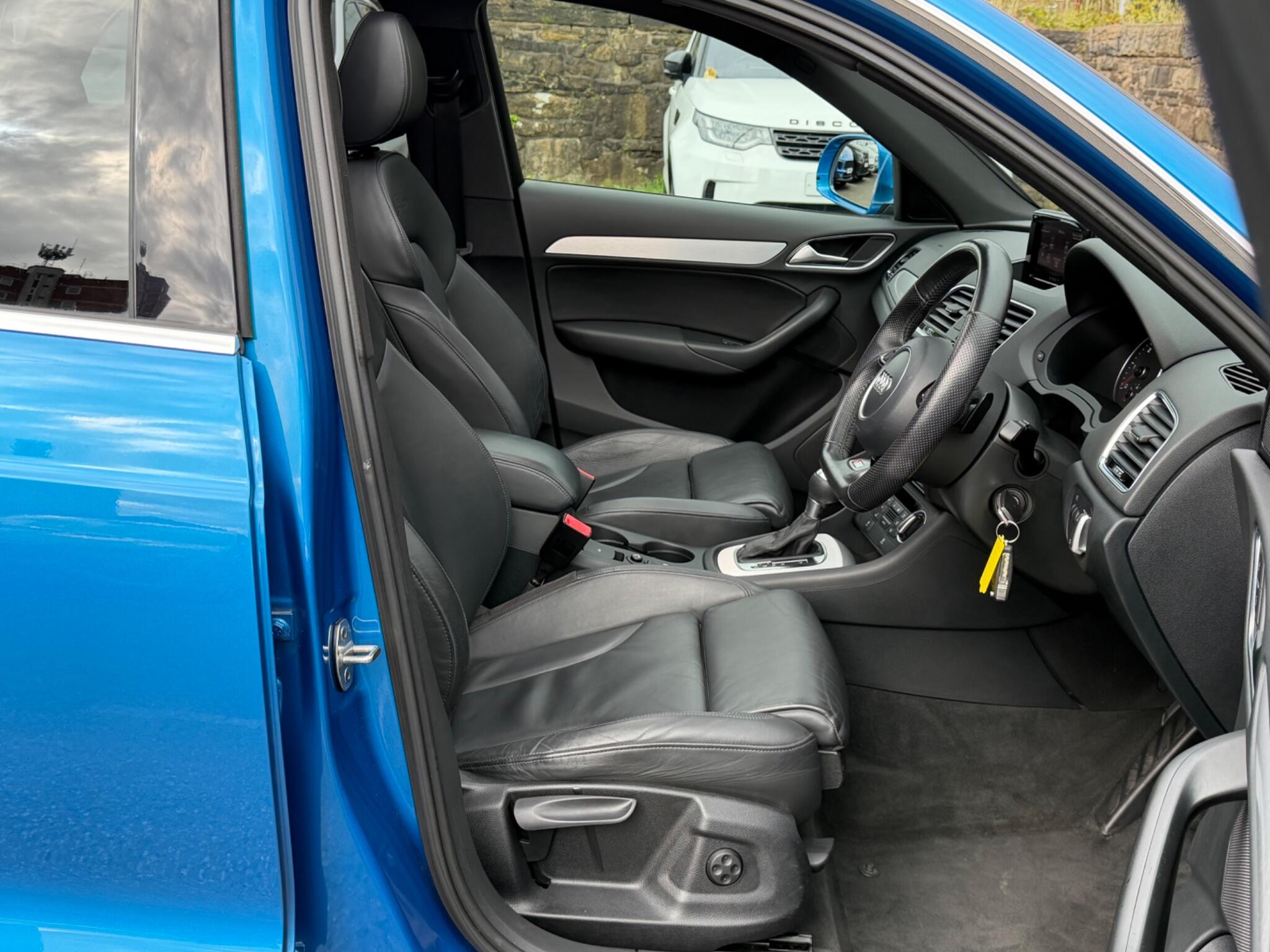 Audi Q3 view 16