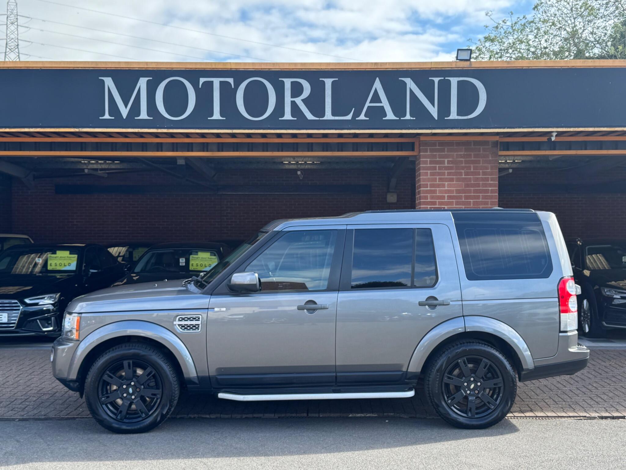 Land Rover Discovery 4 view 5