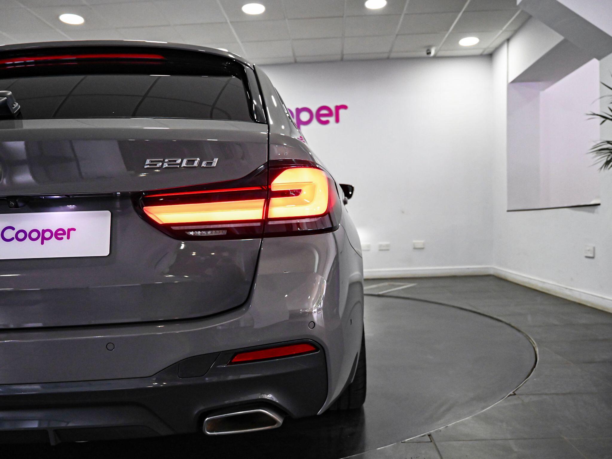 BMW 5 Series view 6