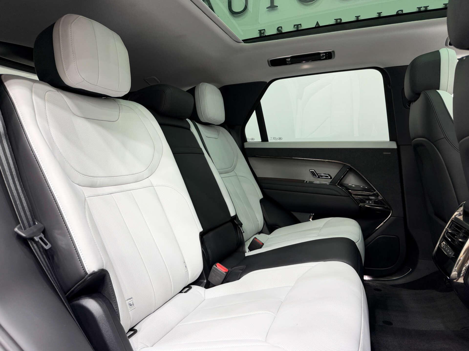 Land Rover Range Rover Sport view 13