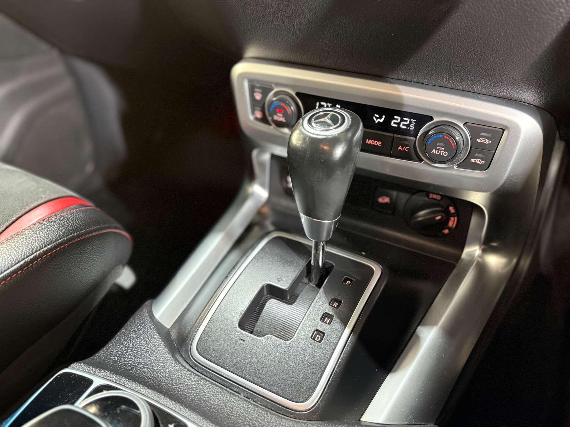 Mercedes-Benz X Class view 30