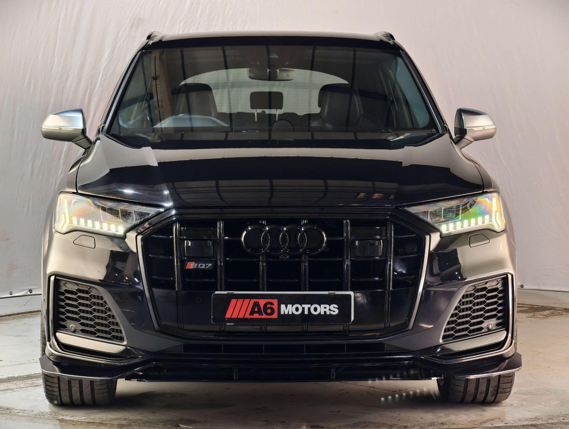 Audi SQ7 view 11