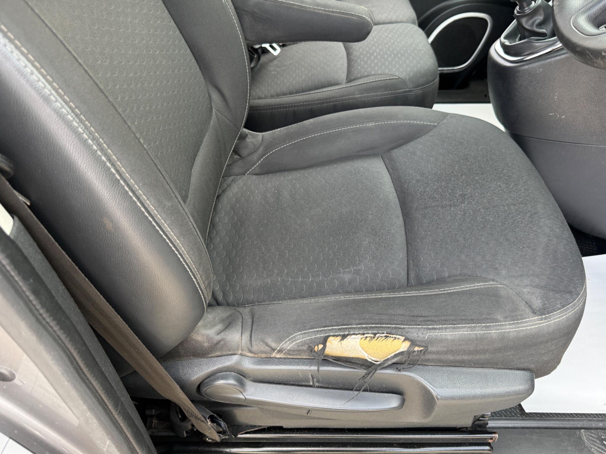 Vauxhall Vivaro - Image 18