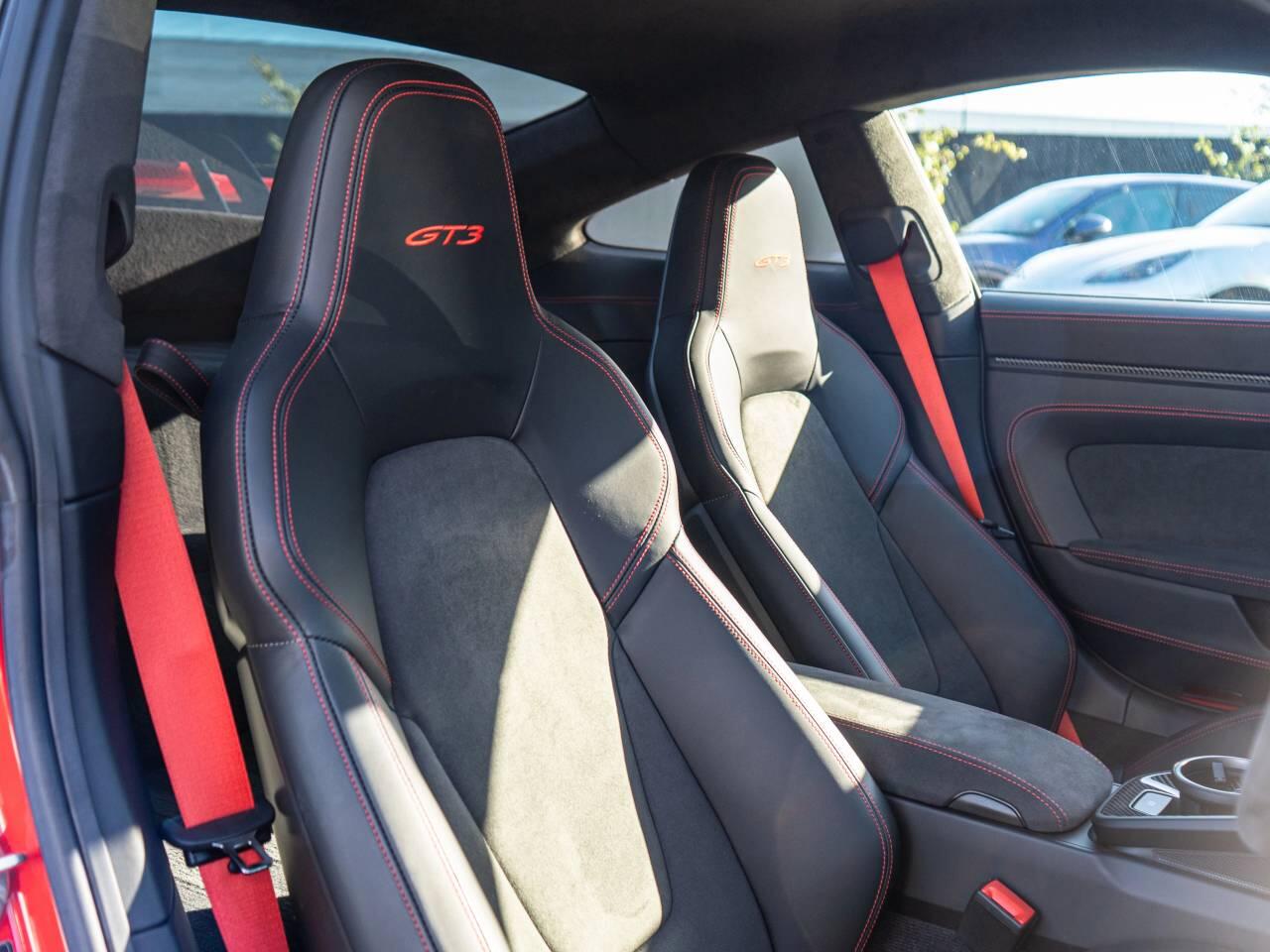 Porsche 911 view 5