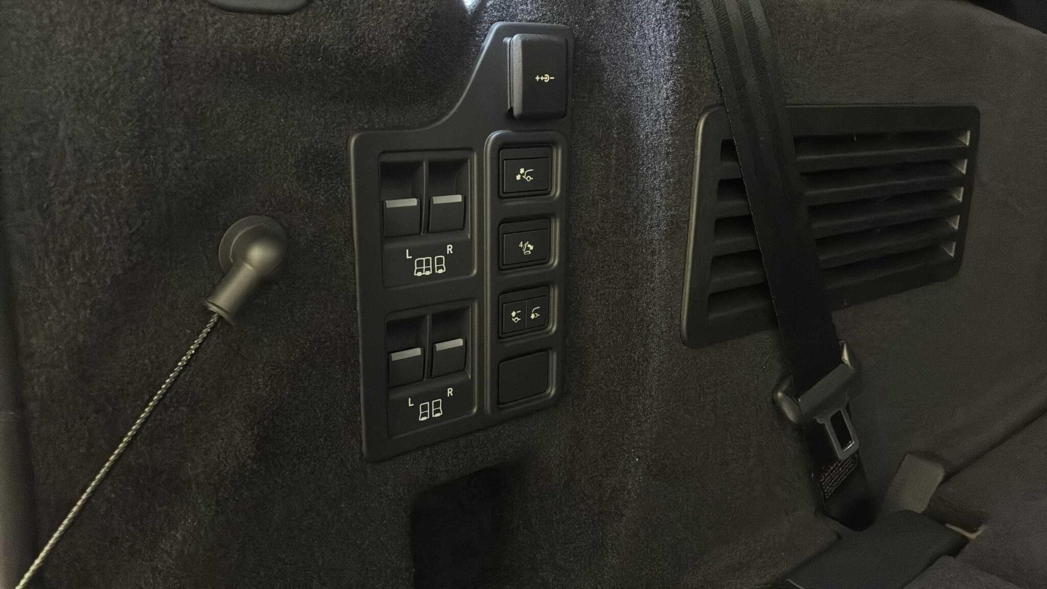 Land Rover Discovery view 36
