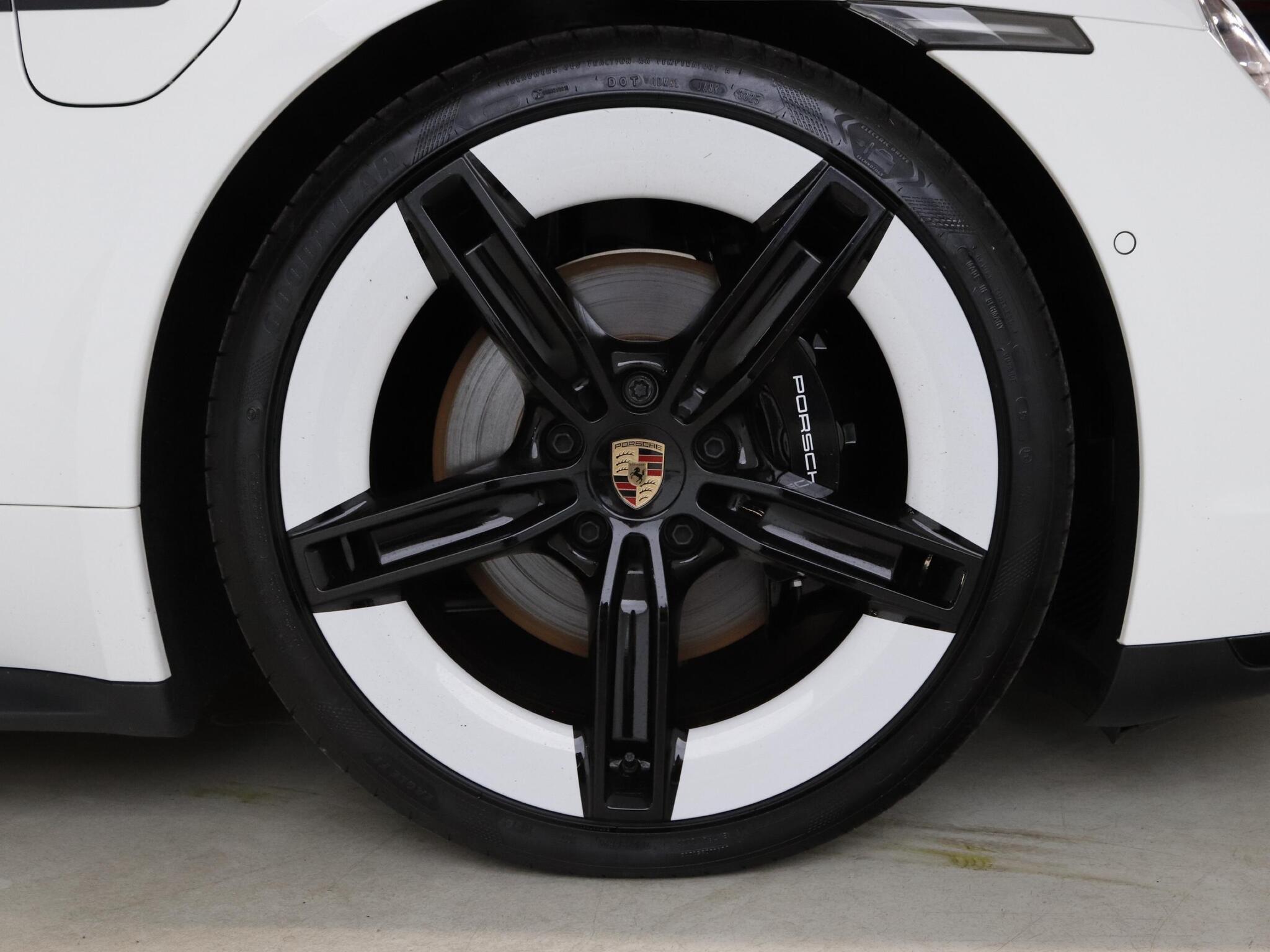 Porsche Taycan view 8