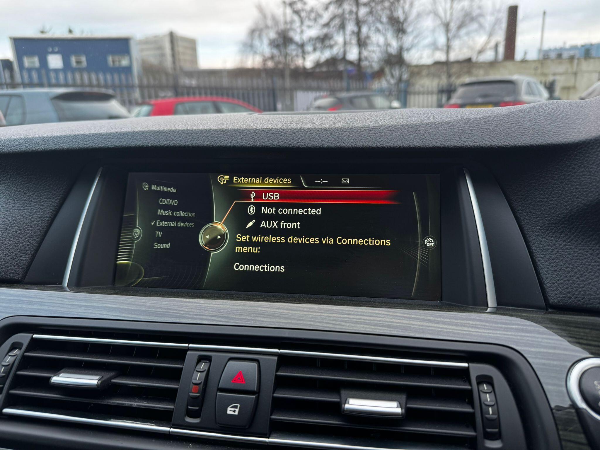 BMW 5 Series view 26