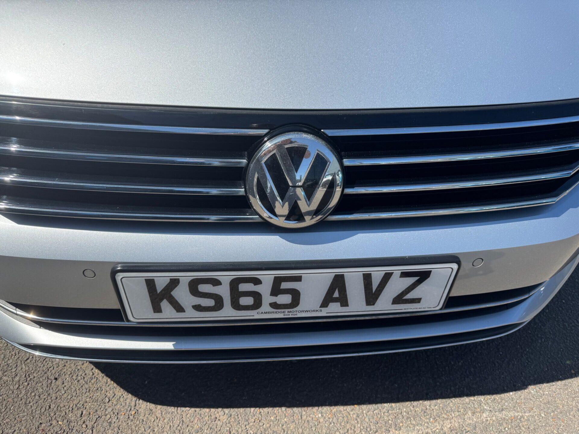 Volkswagen Passat view 16