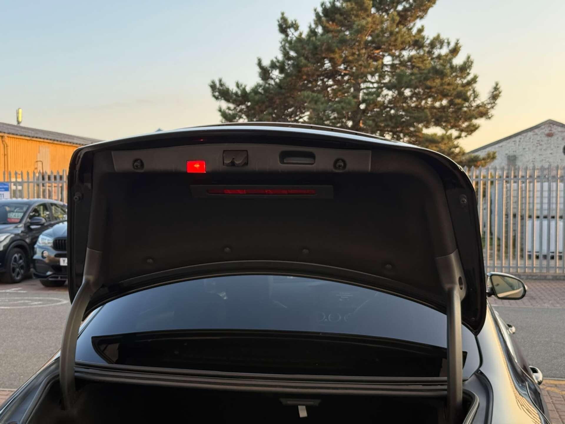 Mercedes-Benz E Class view 38