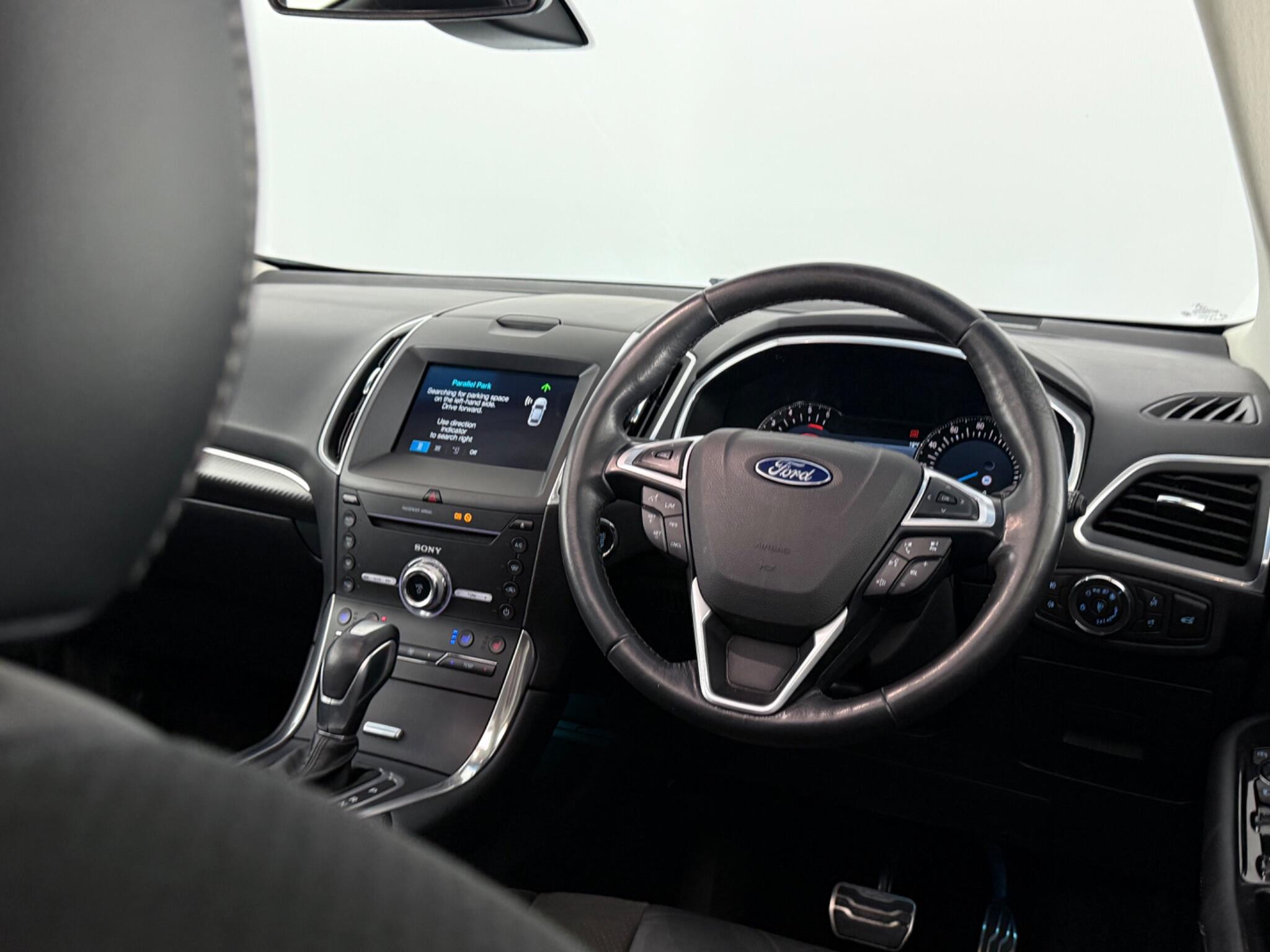 Ford Edge view 13