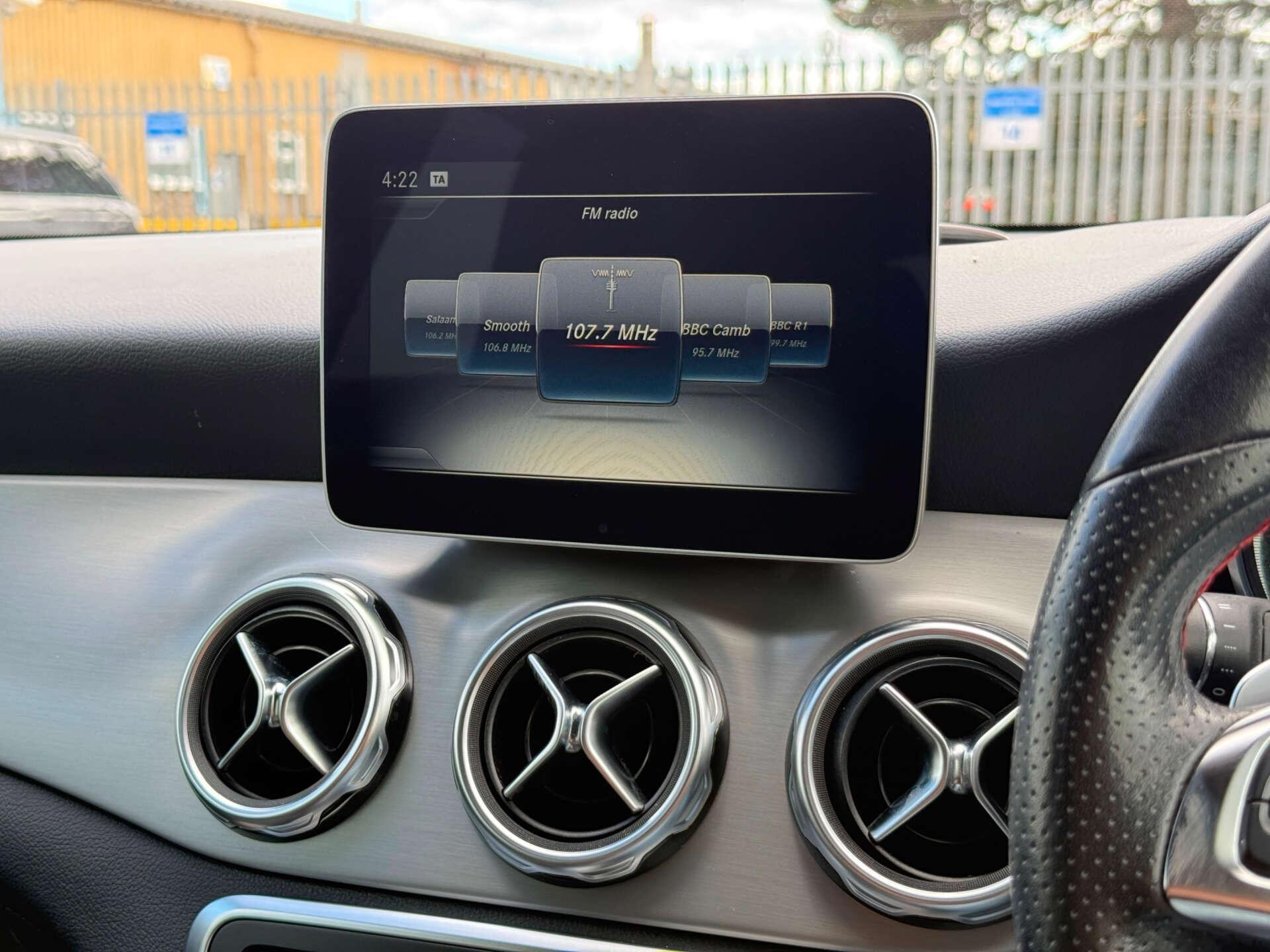 Mercedes-Benz Gla view 48