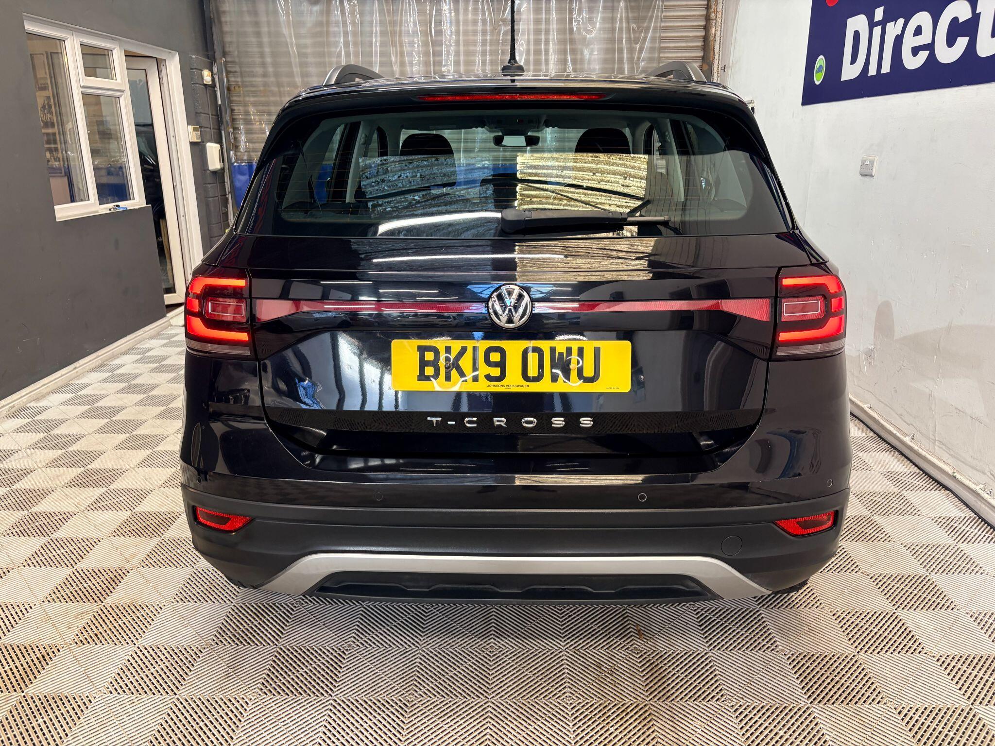 Volkswagen T-Cross view 9