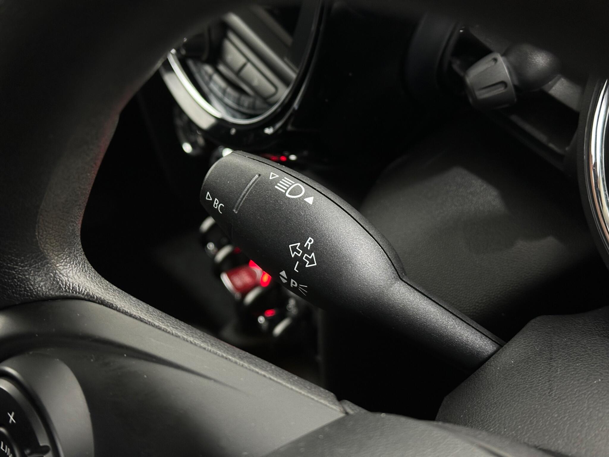 Mini Hatch view 14