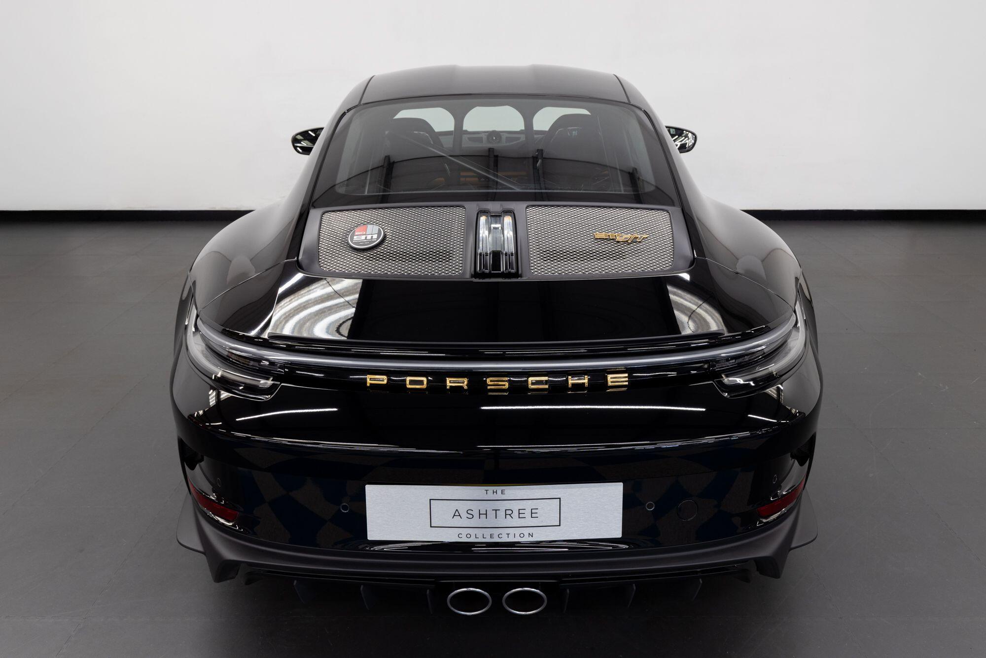 Porsche 911 view 19