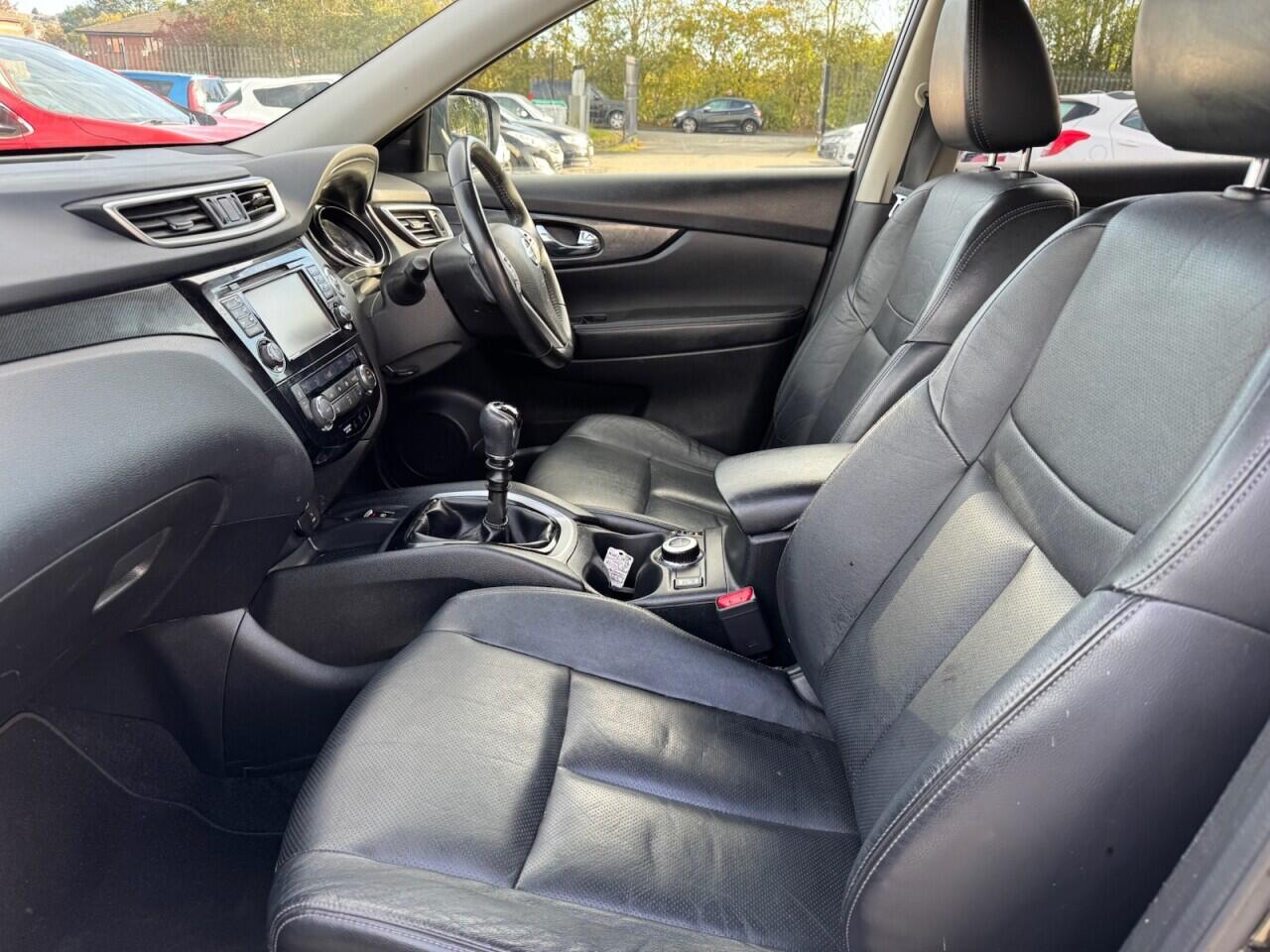Nissan X-Trail view 2