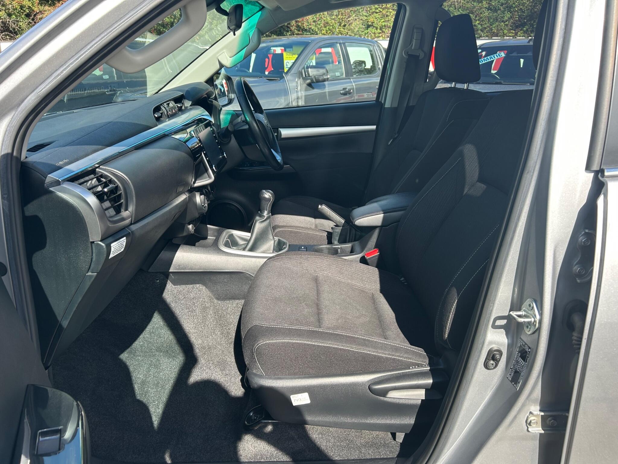 Toyota Hilux view 19
