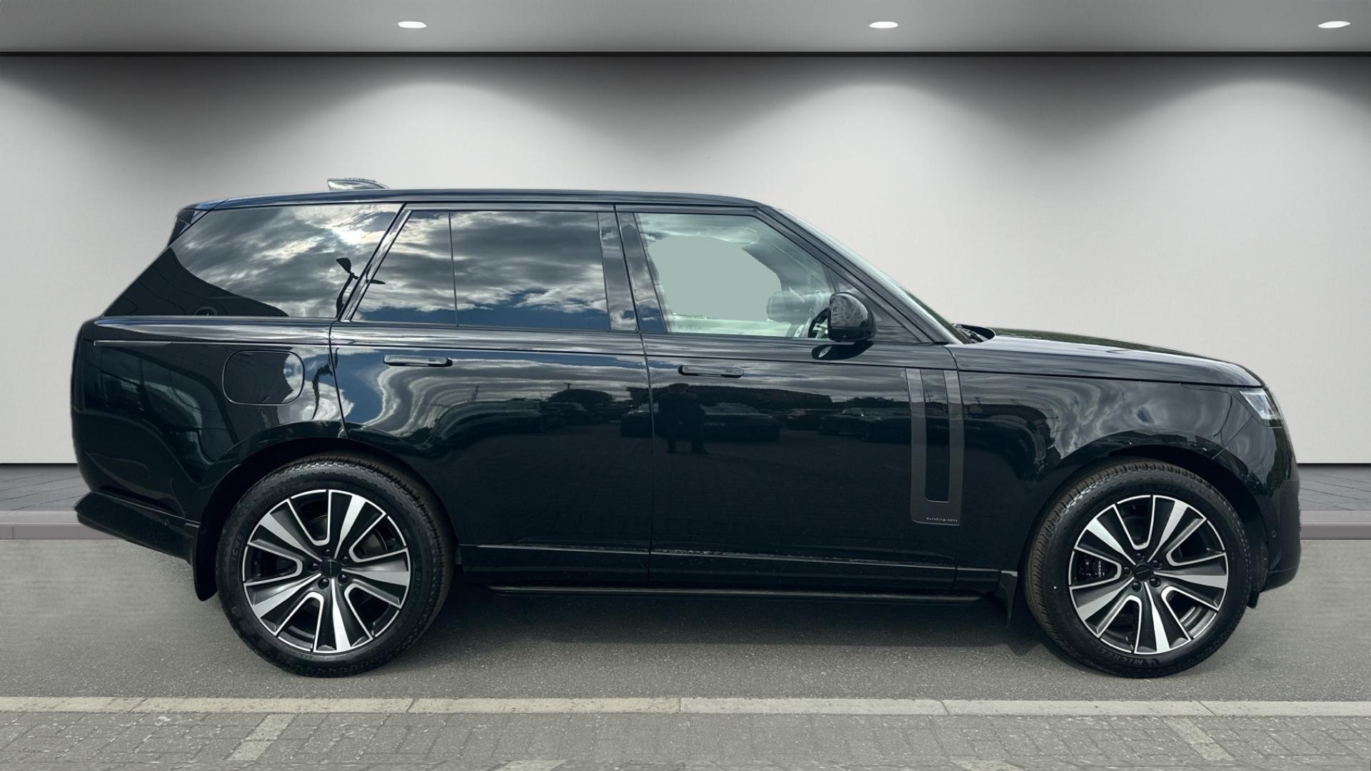 Land Rover Range Rover view 2