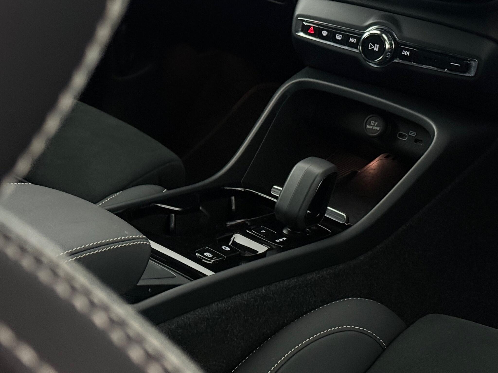 Volvo XC40 view 23