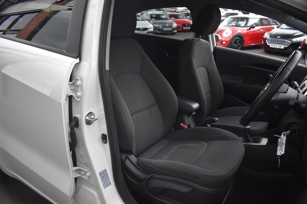 Kia Rio view 9
