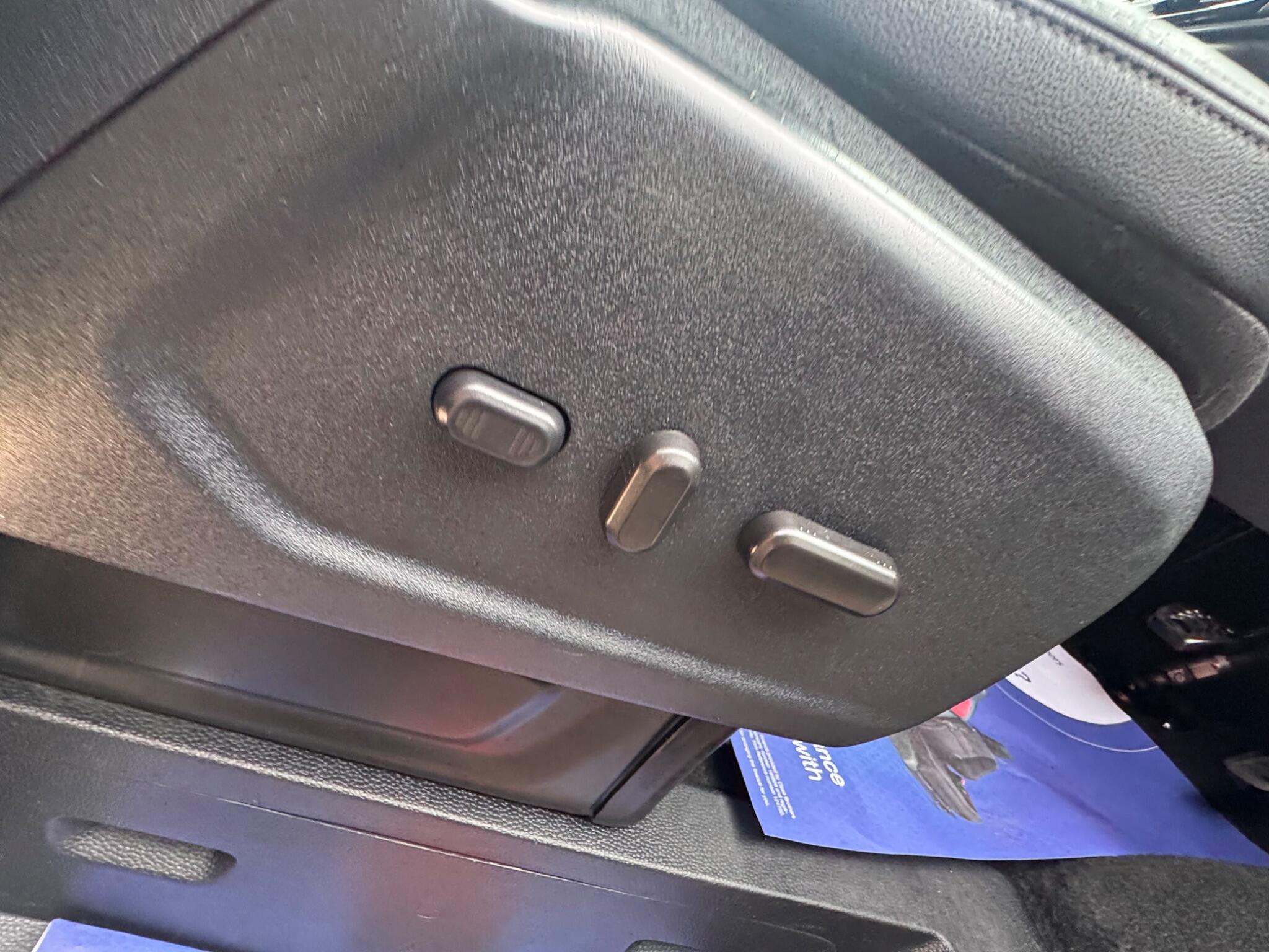 Ford Tourneo Custom view 19
