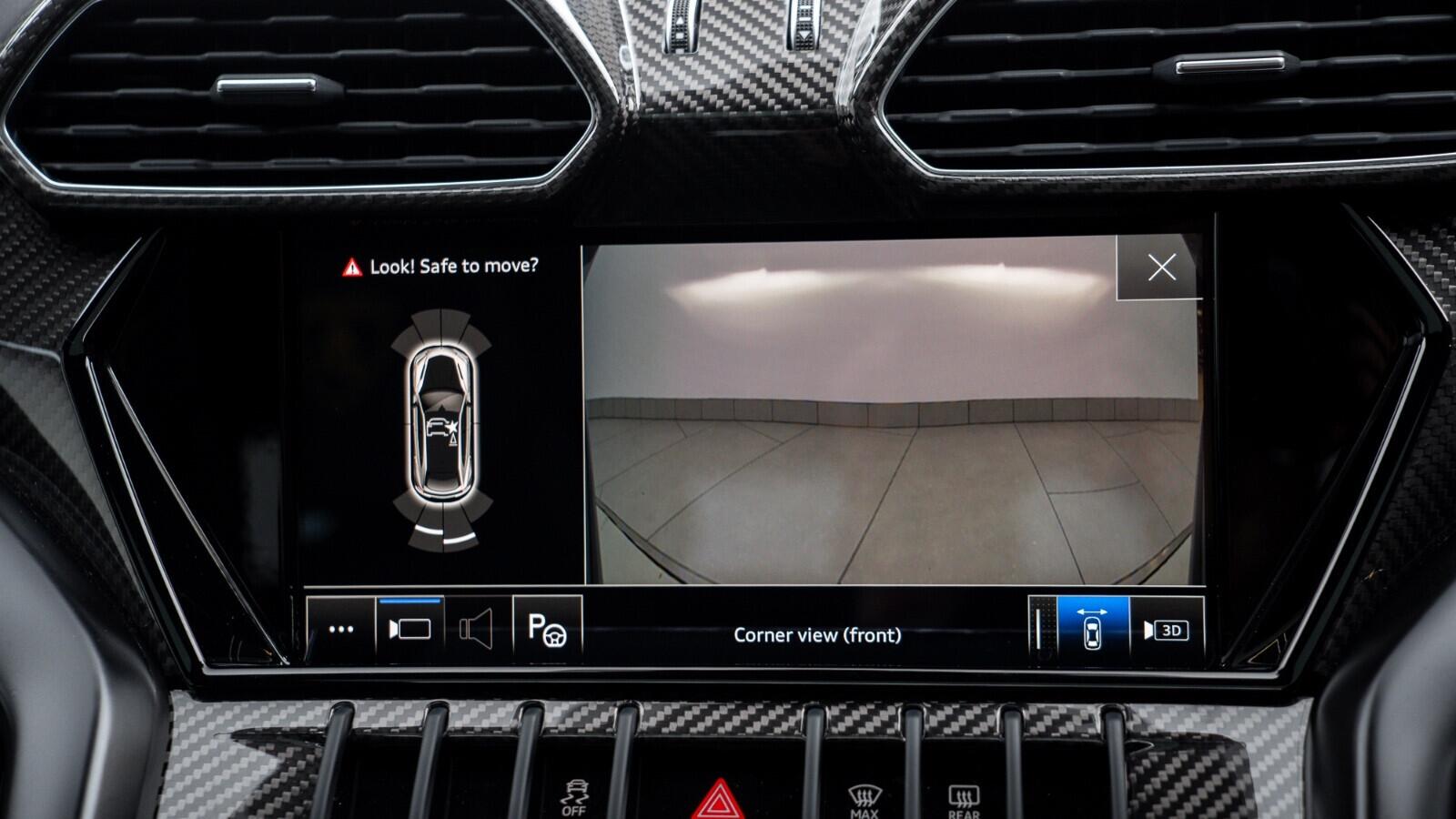 Lamborghini Urus view 38