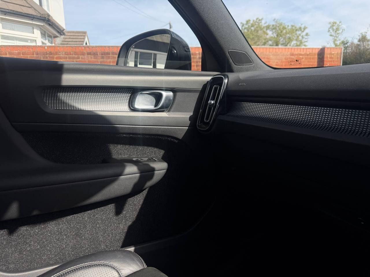 Volvo XC40 view 39