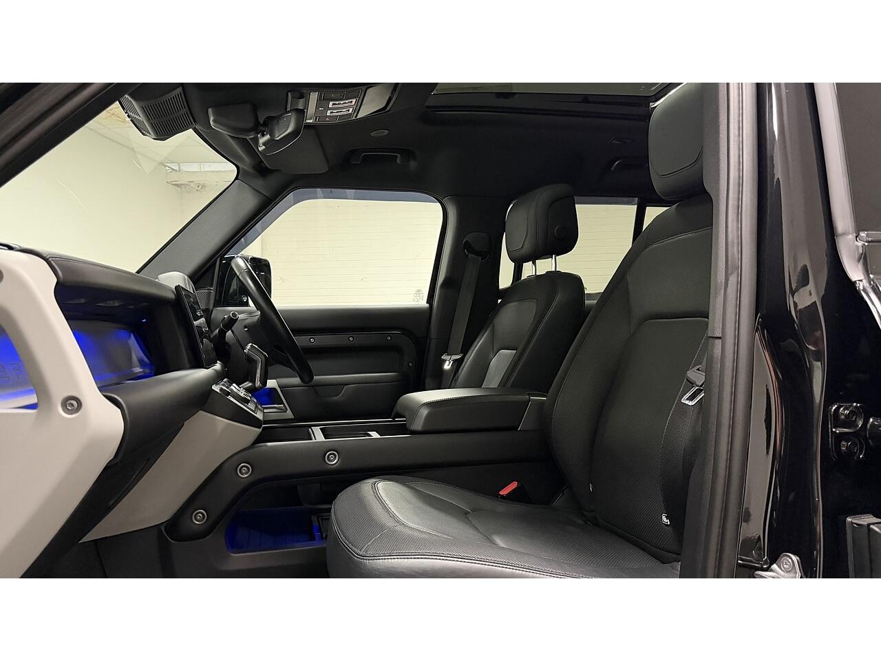 Land Rover Defender view 26