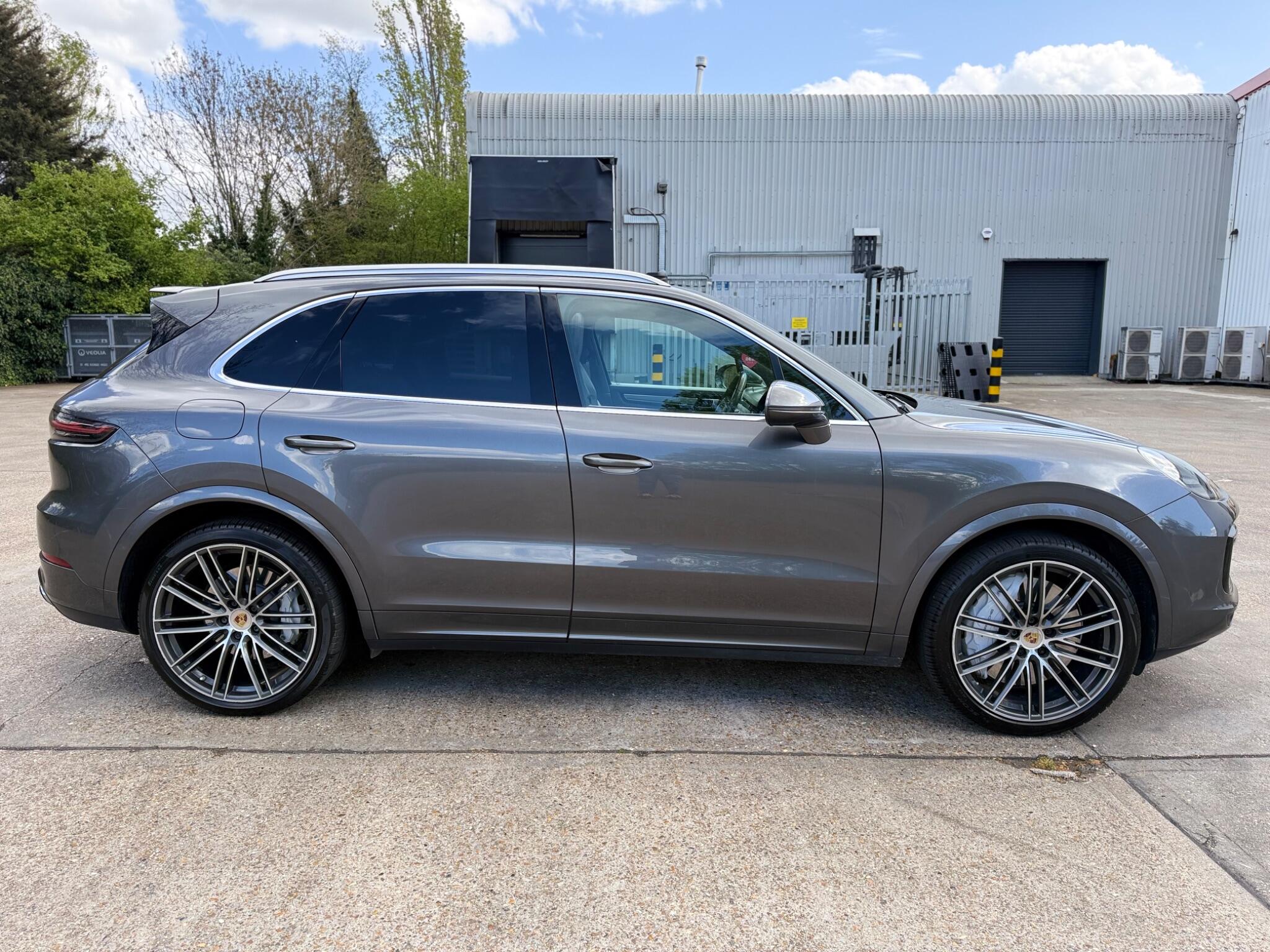Porsche Cayenne view 8