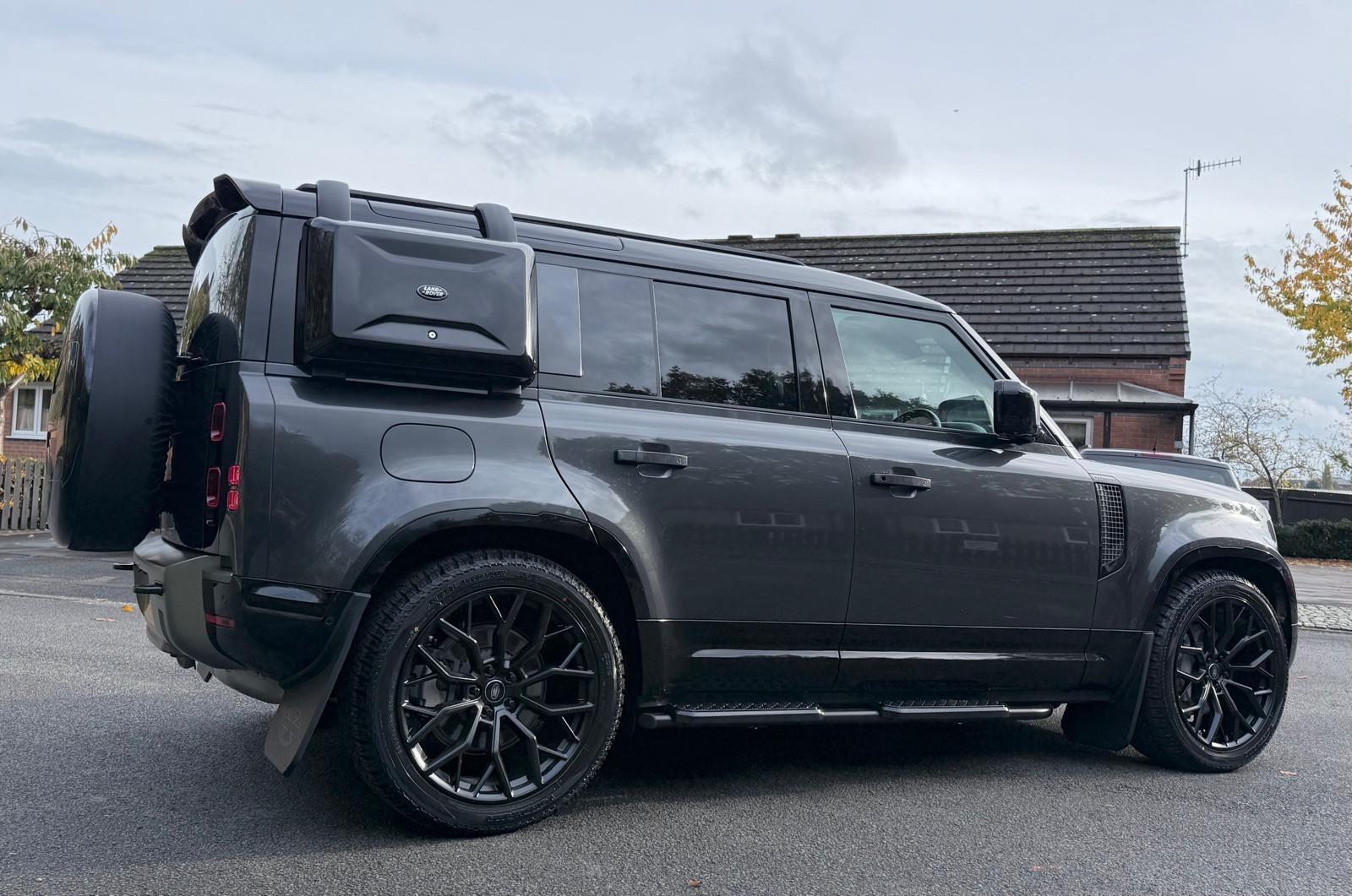 Land Rover Defender view 83