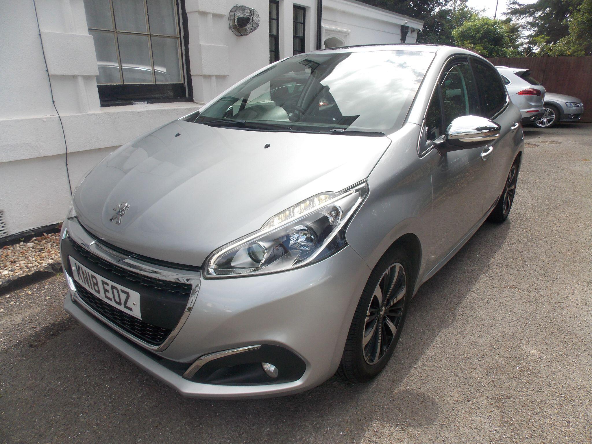 Peugeot 208 view 3