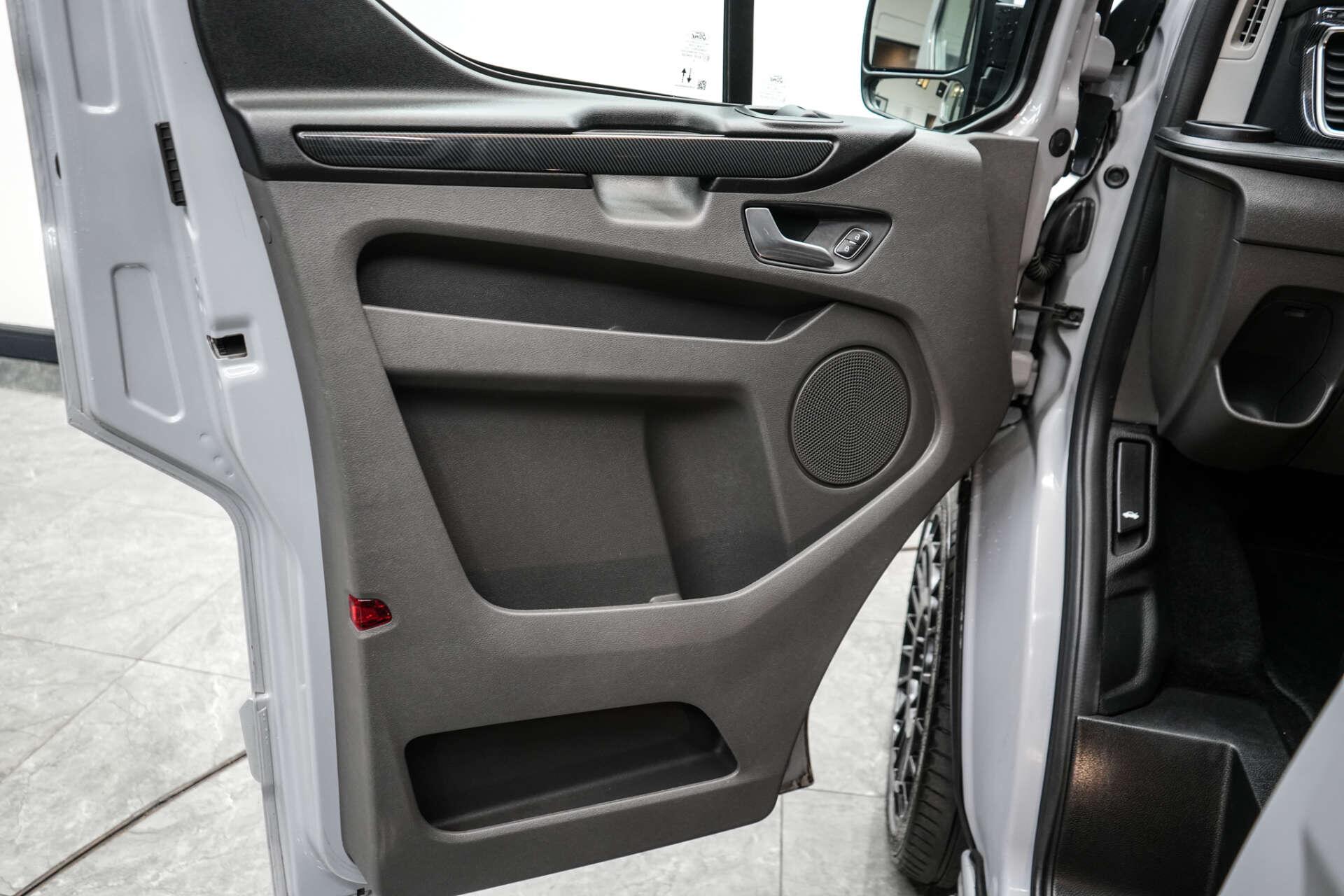 Ford Transit Custom view 18