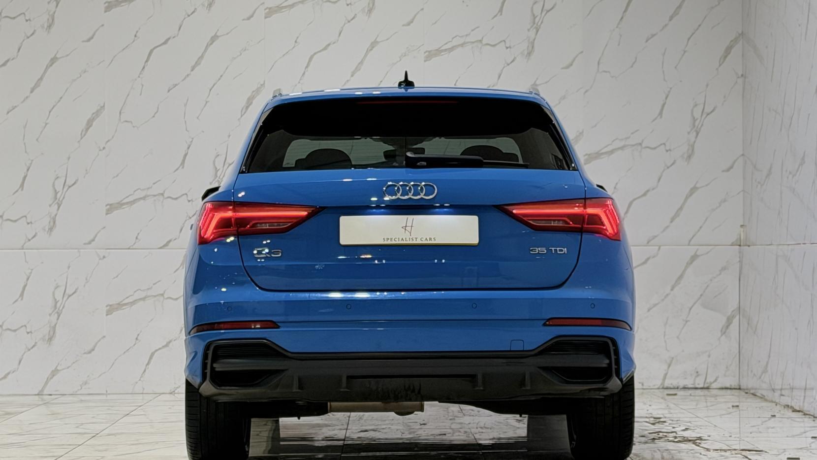 Audi Q3 view 5