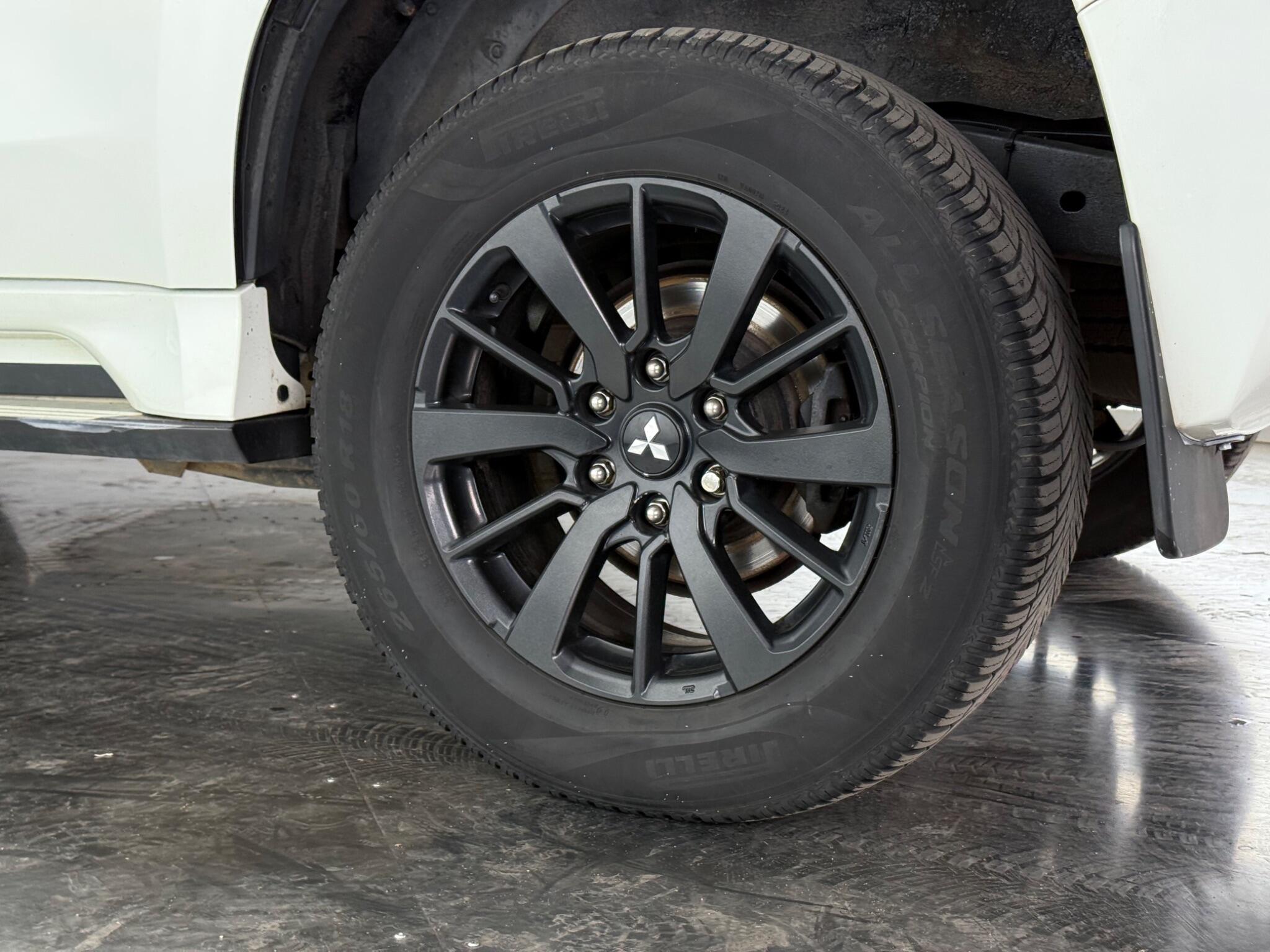 Mitsubishi Shogun Sport view 9