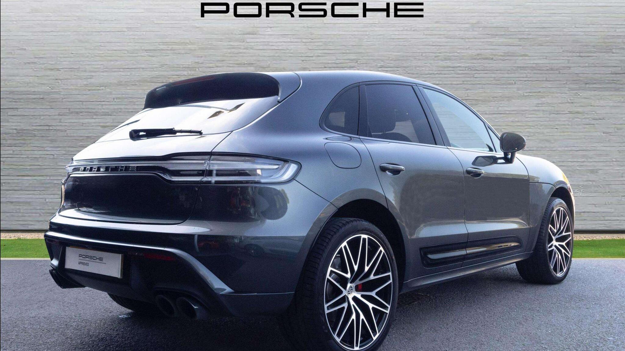 Porsche Macan view 3