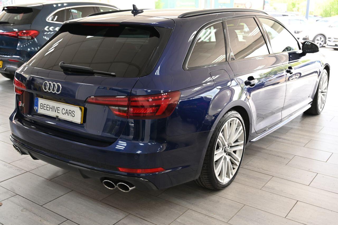 Audi S4 Avant view 11