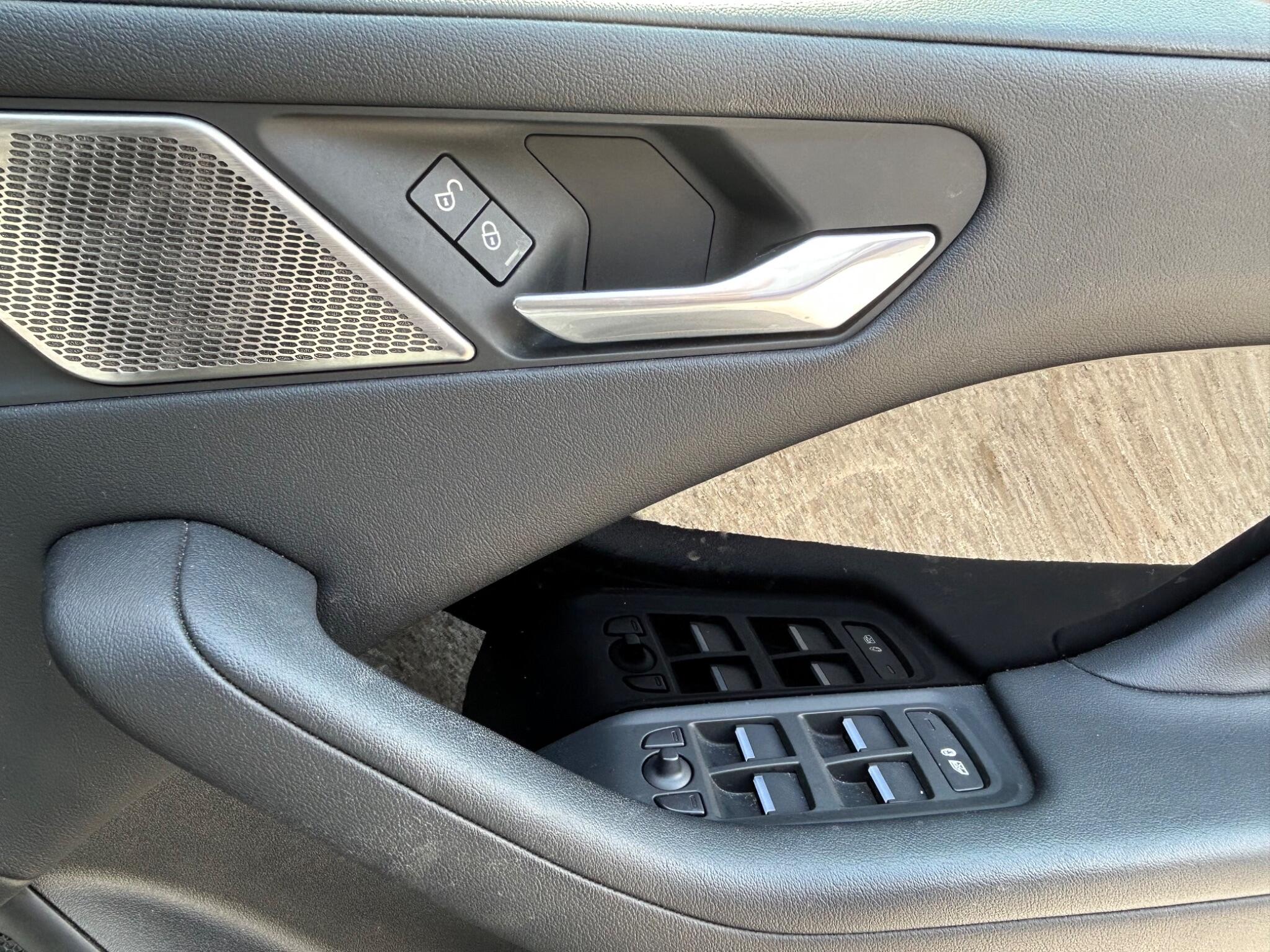 Jaguar I-Pace view 31