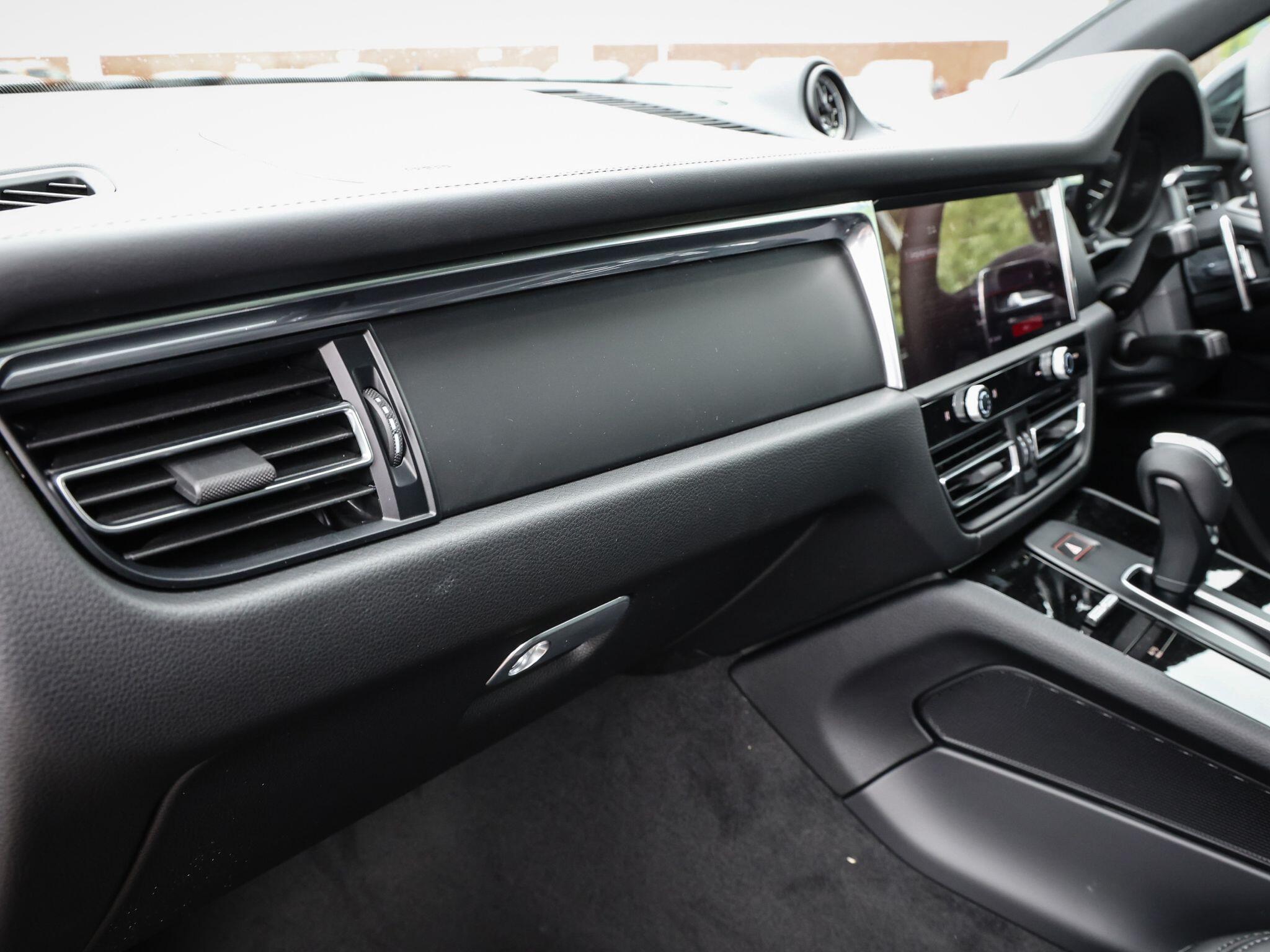 Porsche Macan view 44