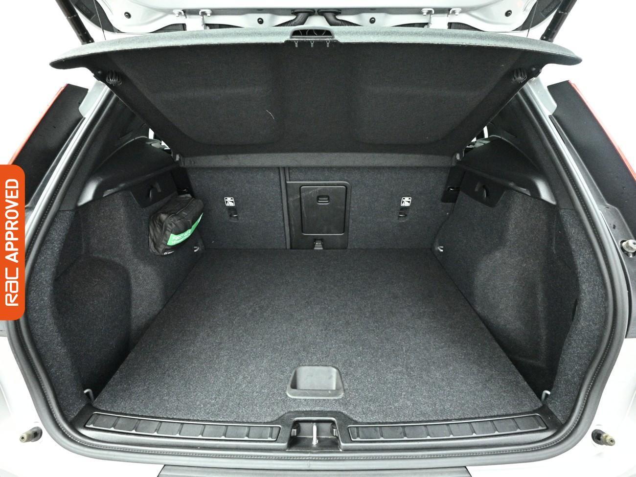 Volvo XC40 view 28