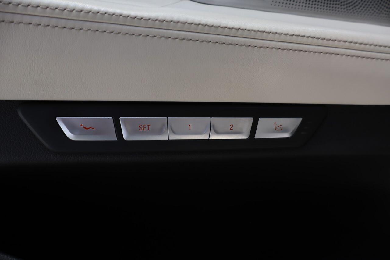 BMW 7 Series view 35