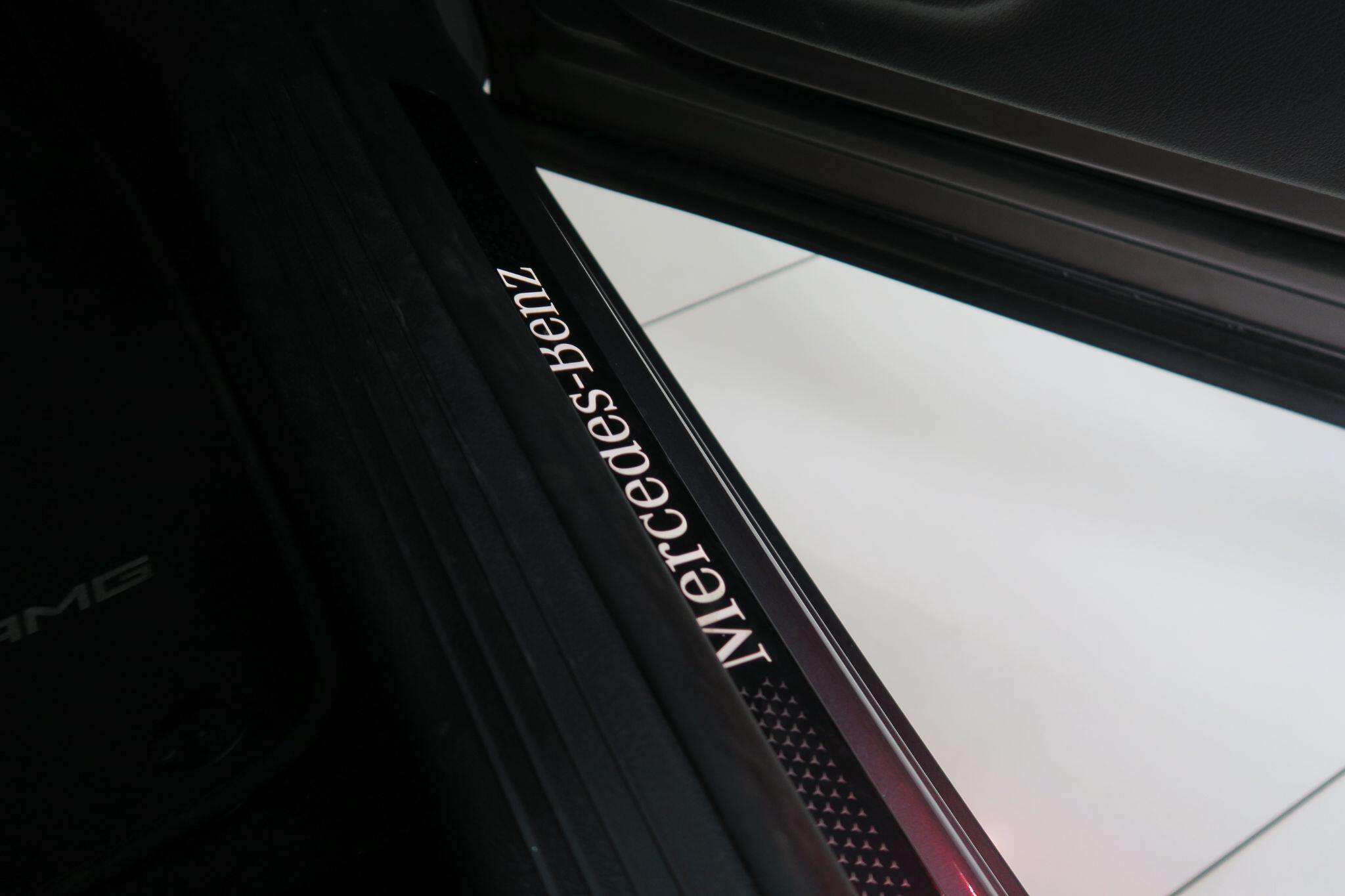 Mercedes-Benz GLB view 19